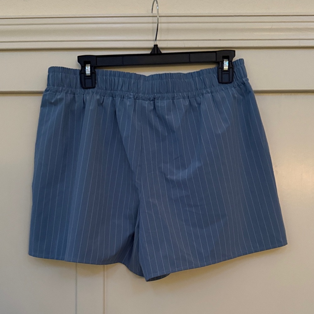 ALO Yoga Women's Light Blue Pinstripe Athletic Shorts - Picture 5 of 6